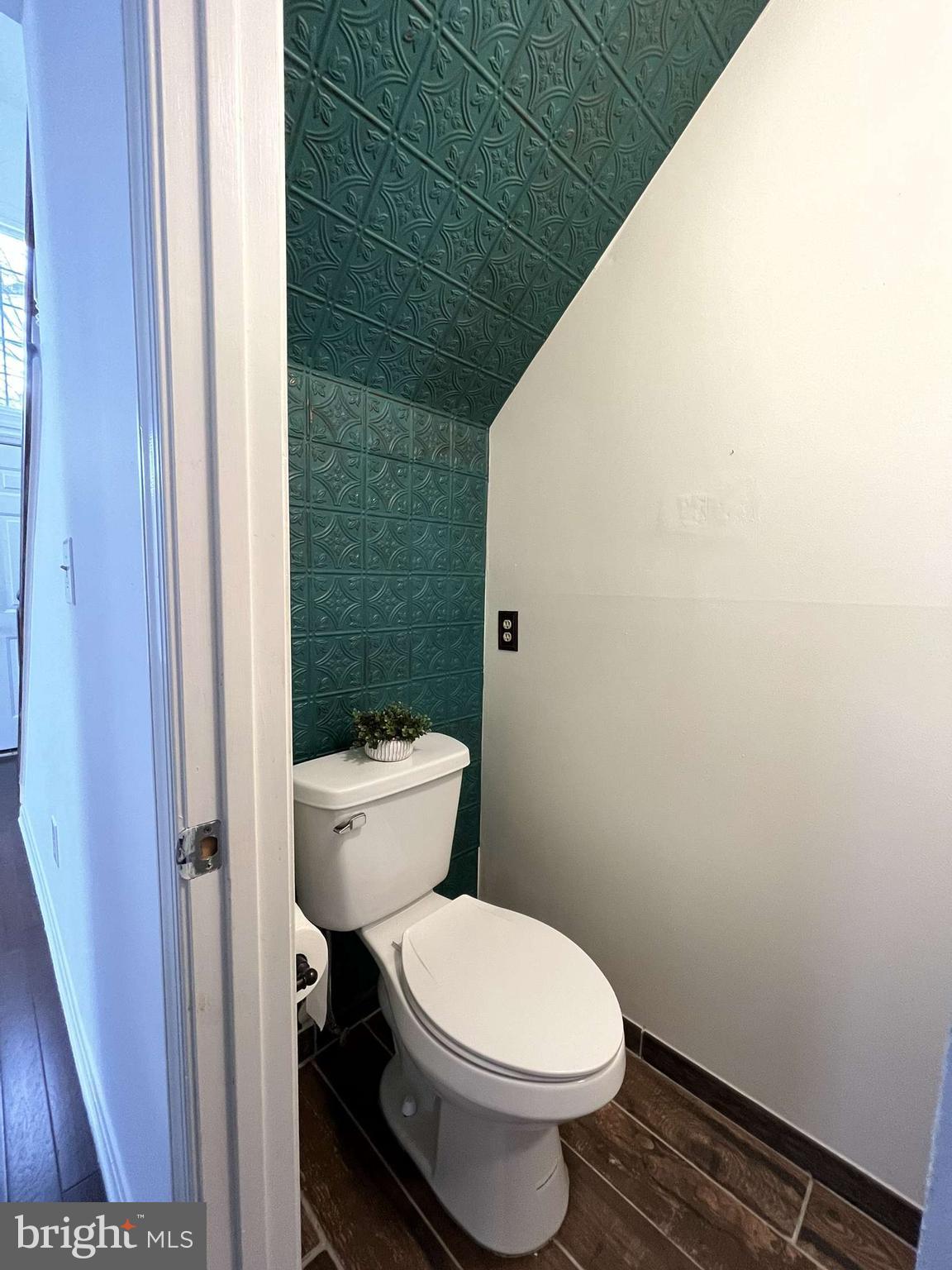 OCCOQUAN POINTE CONDO - Residential