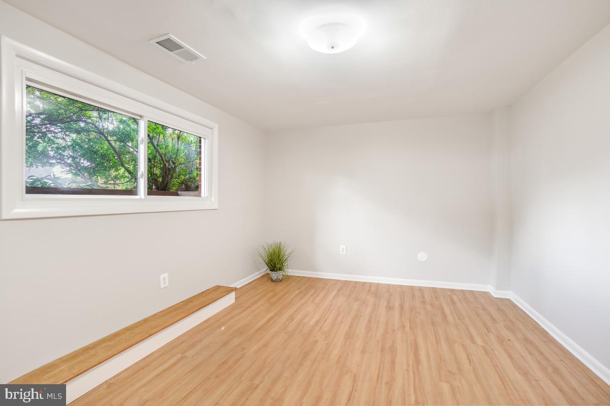 BROOKEVILLE KNOLLS - Residential