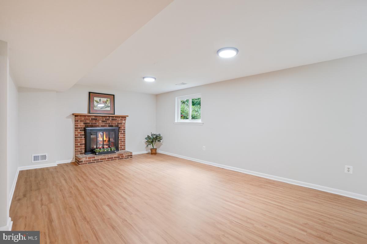 BROOKEVILLE KNOLLS - Residential