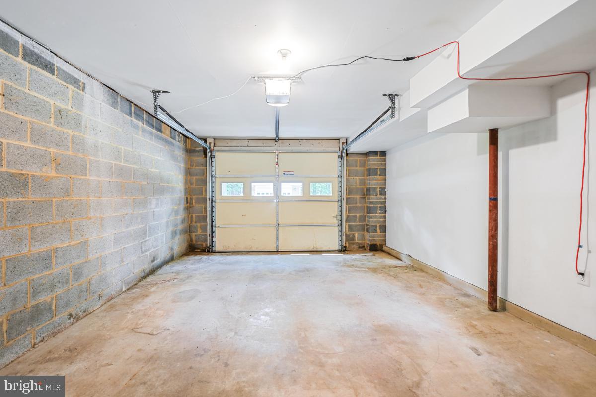 BROOKEVILLE KNOLLS - Residential