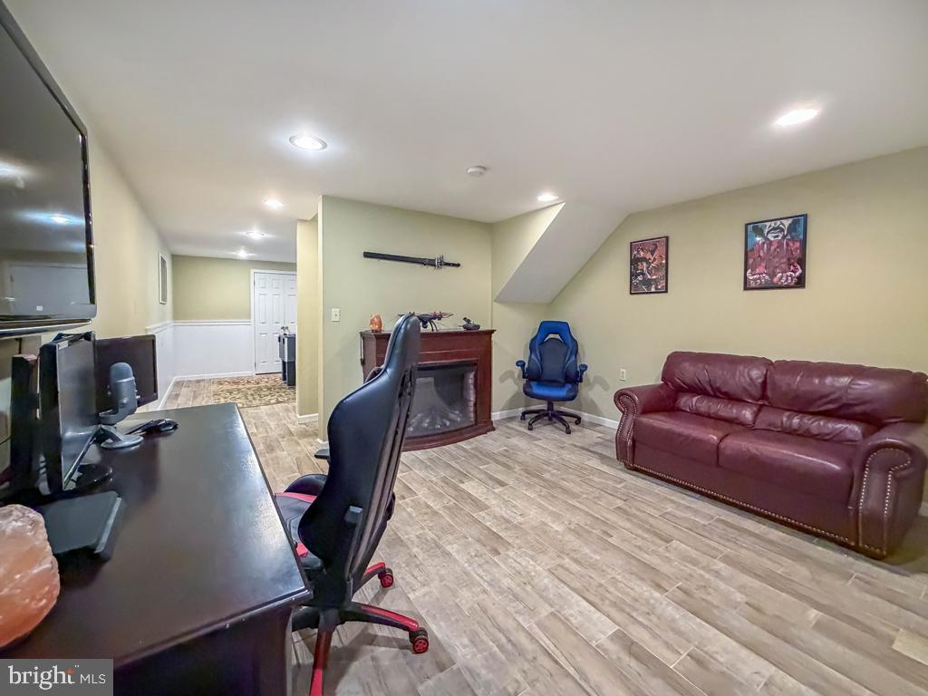 AFTON CHASE - Residential