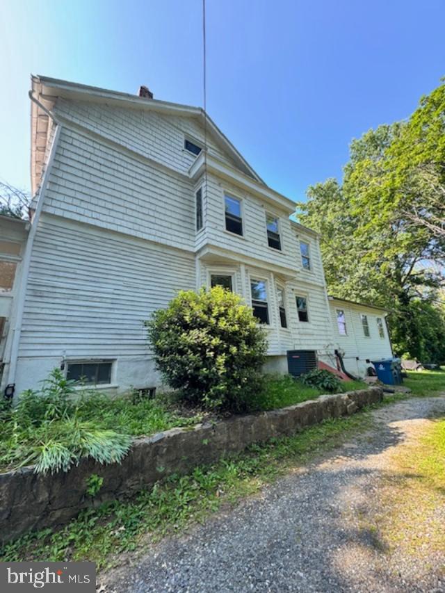 ROSLYN - Residential Lease