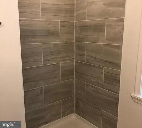 ROSLYN - Residential Lease