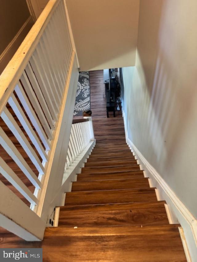 ROSLYN - Residential Lease