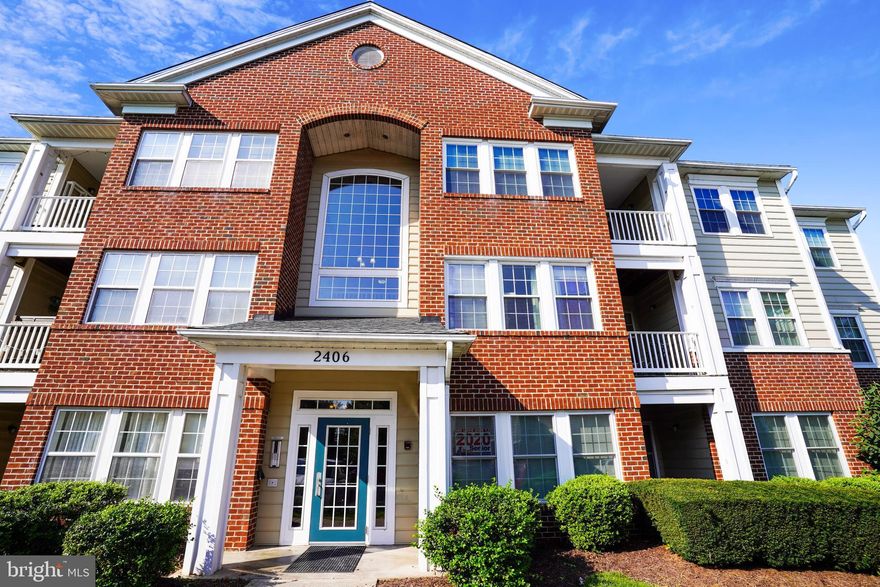 Move-in ready condo at Laketree in Whittier! All of the amenties of the Whittier community and just steps from the lake and shopping center! Unit features open floor plan with two bedrooms and two baths. Recently replaced carpet, generous master closet and balcony off dining area. Great community and centrally located!