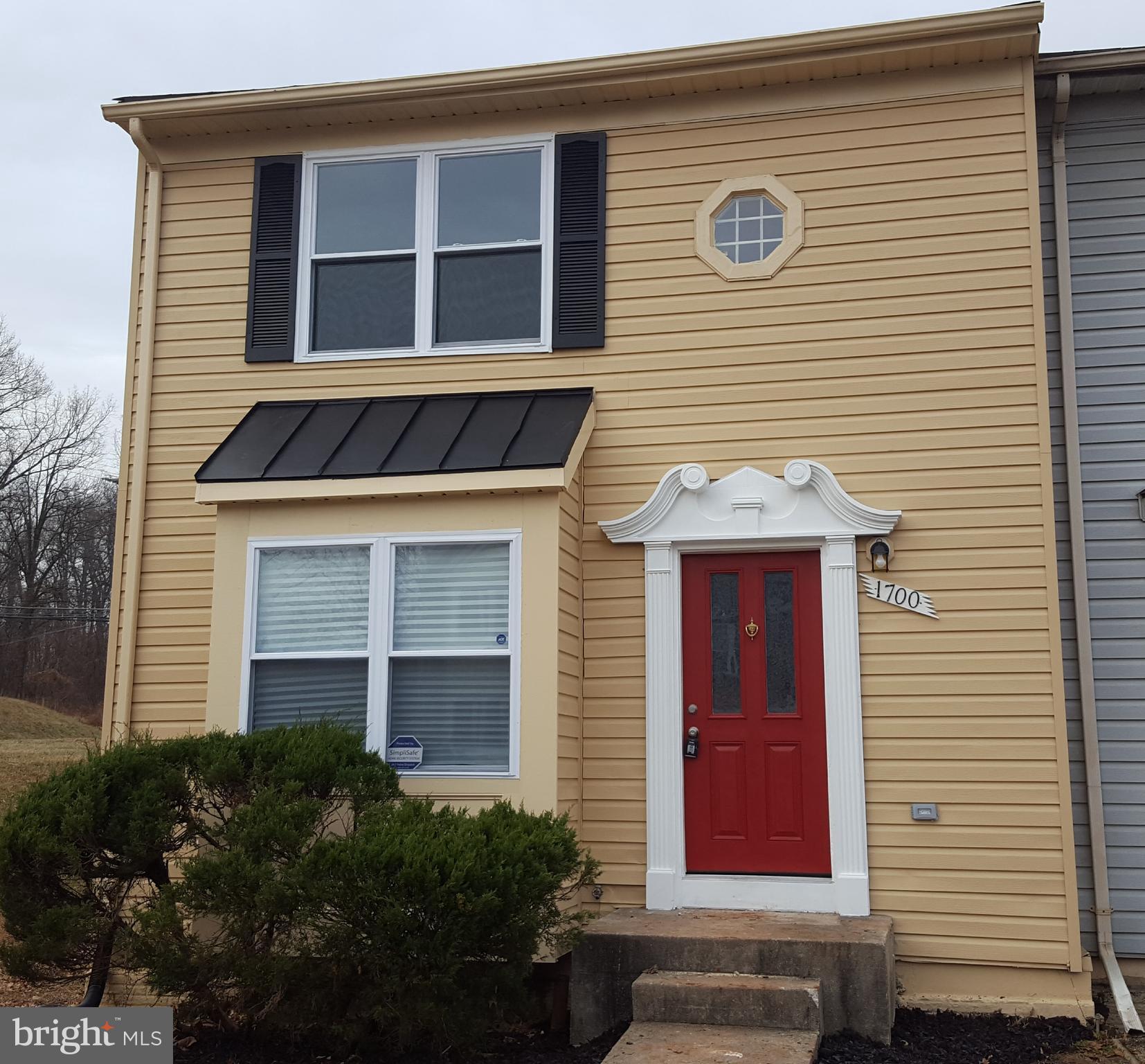GORGEOUS NEW RENOVATED HUGE 3 LEVEL TOWNHOUSE. Hardwood floors, gourmet KITCHEN, granite stainless and custom cabinets.Bright open floor plan. Master suite with full baths. tiled shower and floors and new vanities. New paint and carpet, new Windows and HVAC. Basement could be used as 4th bedroom. close to shopping, metro, easy access to DC!