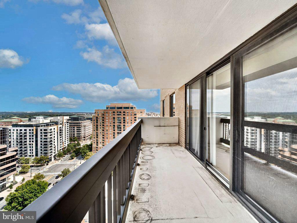 3800 N FAIRFAX DRIVE 1709
