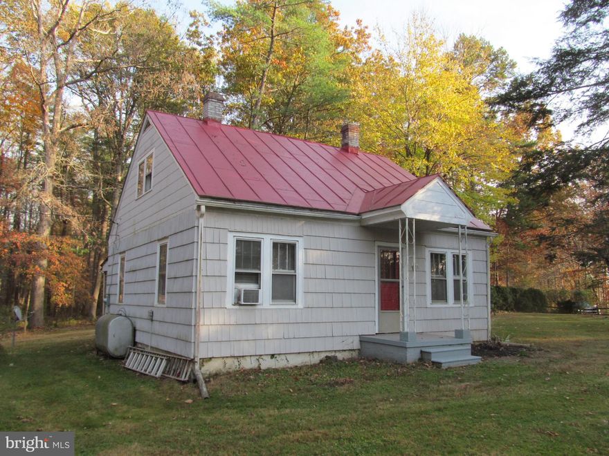 Don't miss out on this opportunity! Check out this 3-bedroom, 1-bathroom home on 1.18 acres just outside of the Town of Orange and minutes from Lake Orange. Remodeled over the last 8 years to include an updated kitchen and bathroom,  a new well in December 2015, a stove in 2017, a refrigerator in 2021, and a washer and dryer in 2023.  The sellers welcome inspections for informational purposes only but they are listing it as-is.