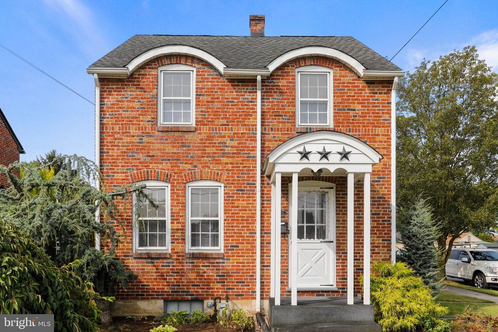 Photo of 502 Wayne Ave, CHAMBERSBURG, PA 17201 (MLS # PAFL2030492)