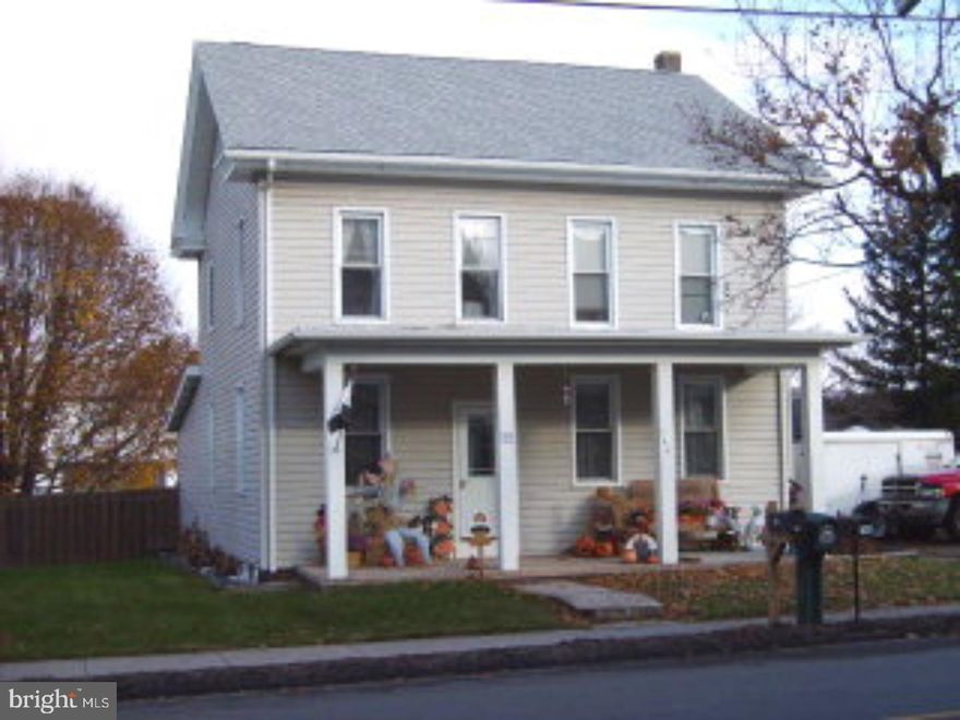 WOODEN FENCE PROVIDES SECURITY AND PRIVACY. 4TH BEDROOM USED AS WALK-IN CLOSET. NEWER WINDOWS, SIDING & PORCH. MODERN BATH. ROOF SUMMER 2006, LARGE COUNTRY KITCHEN.   Mailing Address Continued: HEGINS Color: TAN Amp: 100