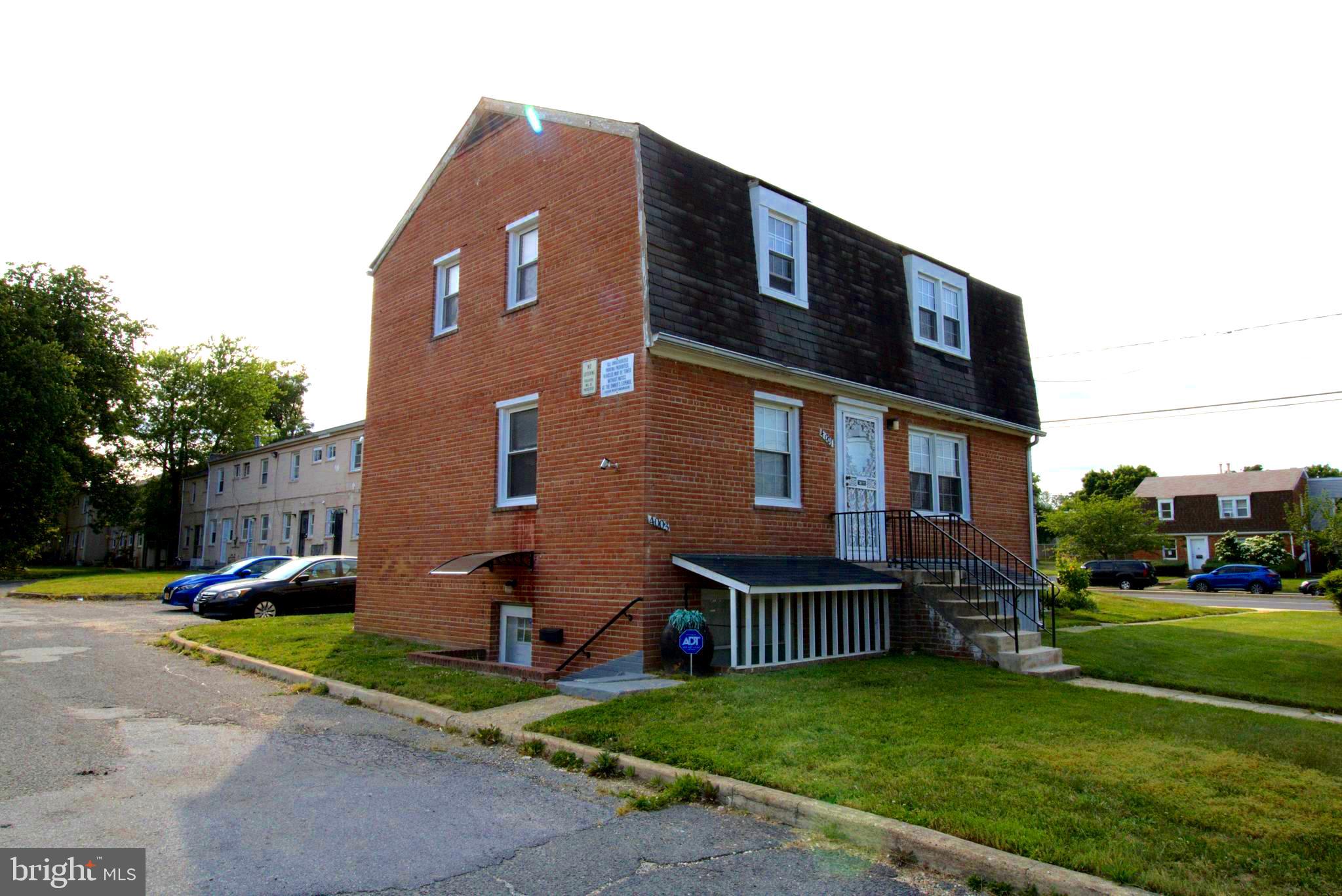 IVERSON MEWS - Residential Lease