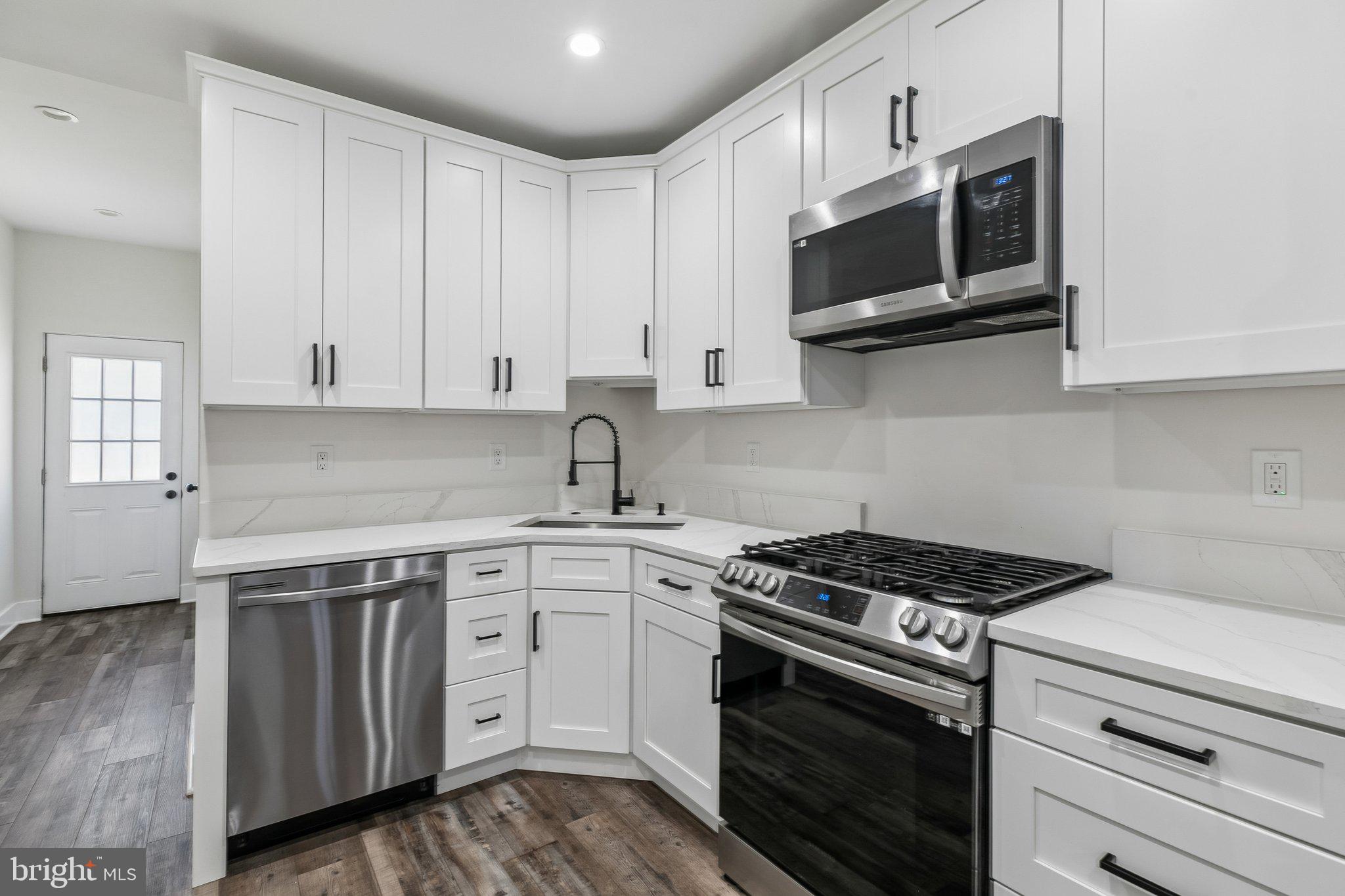 PORT RICHMOND - Residential