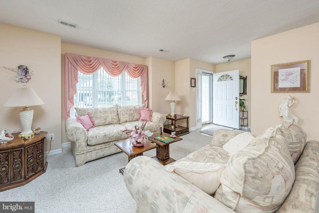 Photo of 552 Doral Drive, WILLIAMSTOWN, NJ 08094 (MLS # NJGL2064944)