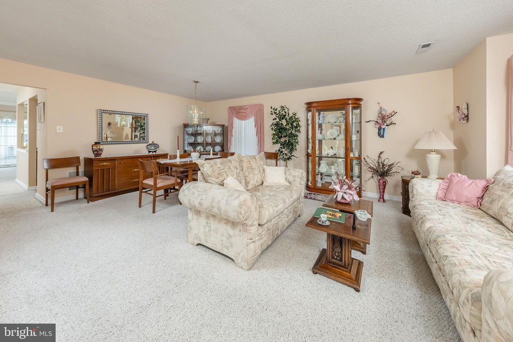 Photo of 552 Doral Drive, WILLIAMSTOWN, NJ 08094 (MLS # NJGL2064944)