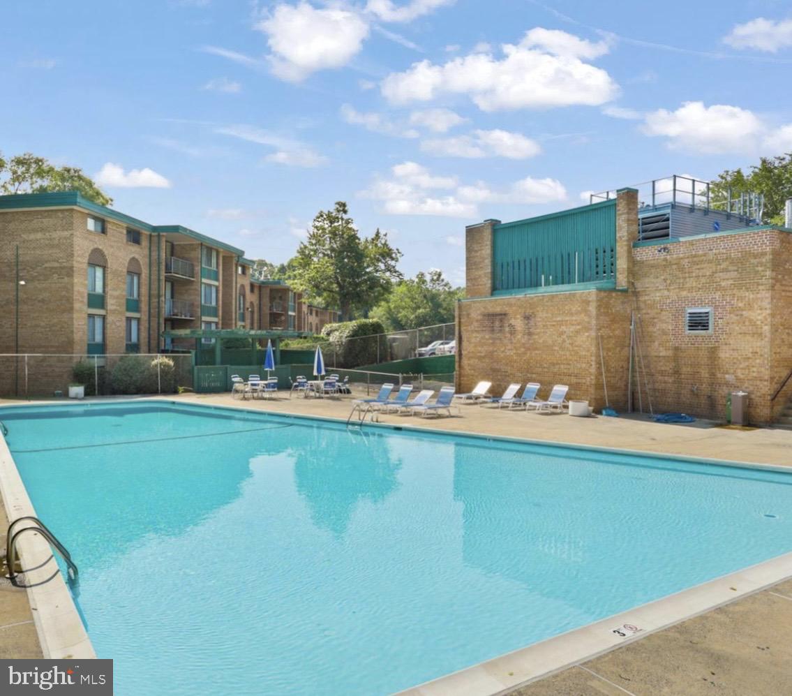 SAXONY SQUARE - Residential