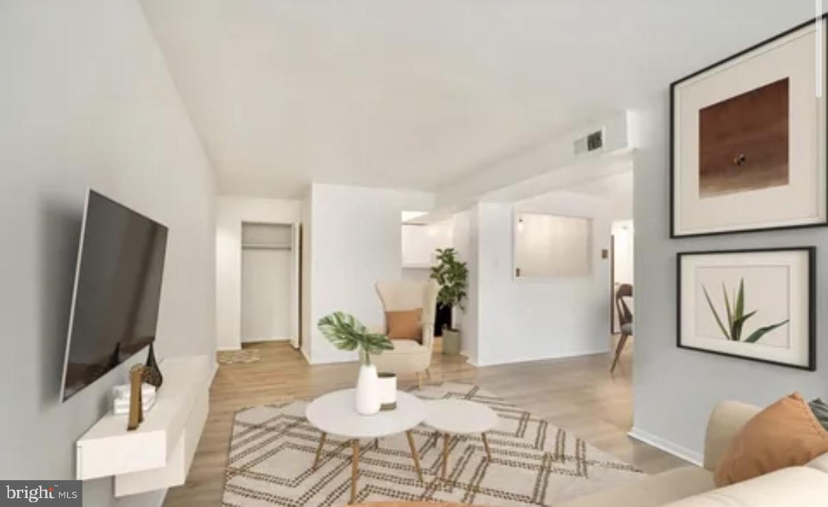 SAXONY SQUARE - Residential