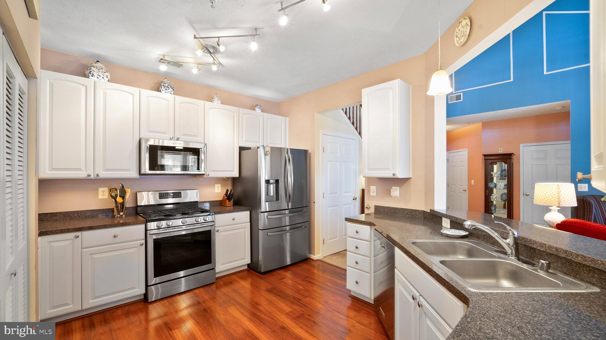 4832 BRIGHTLEAF COURT 4832