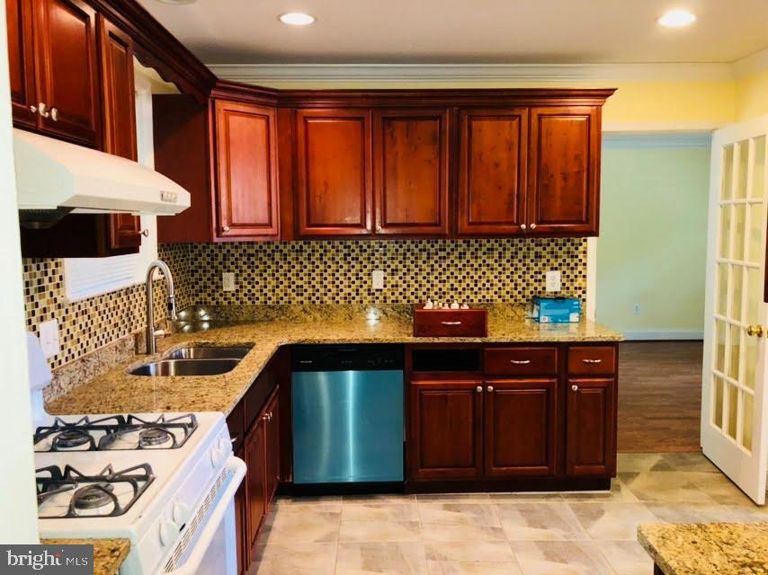 STONEWALL MANOR - Residential Lease