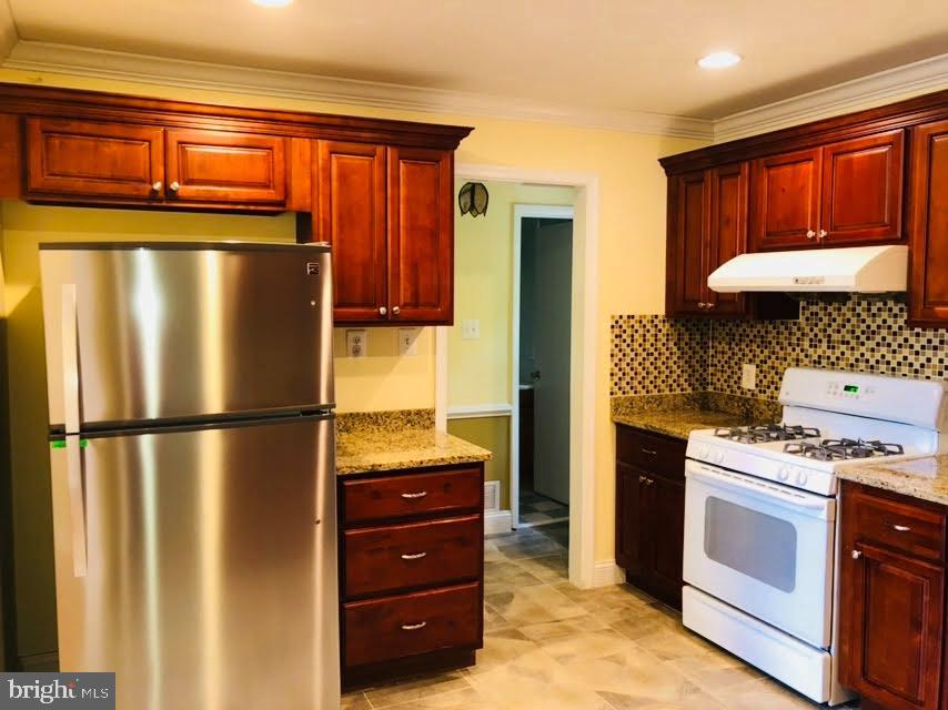 STONEWALL MANOR - Residential Lease