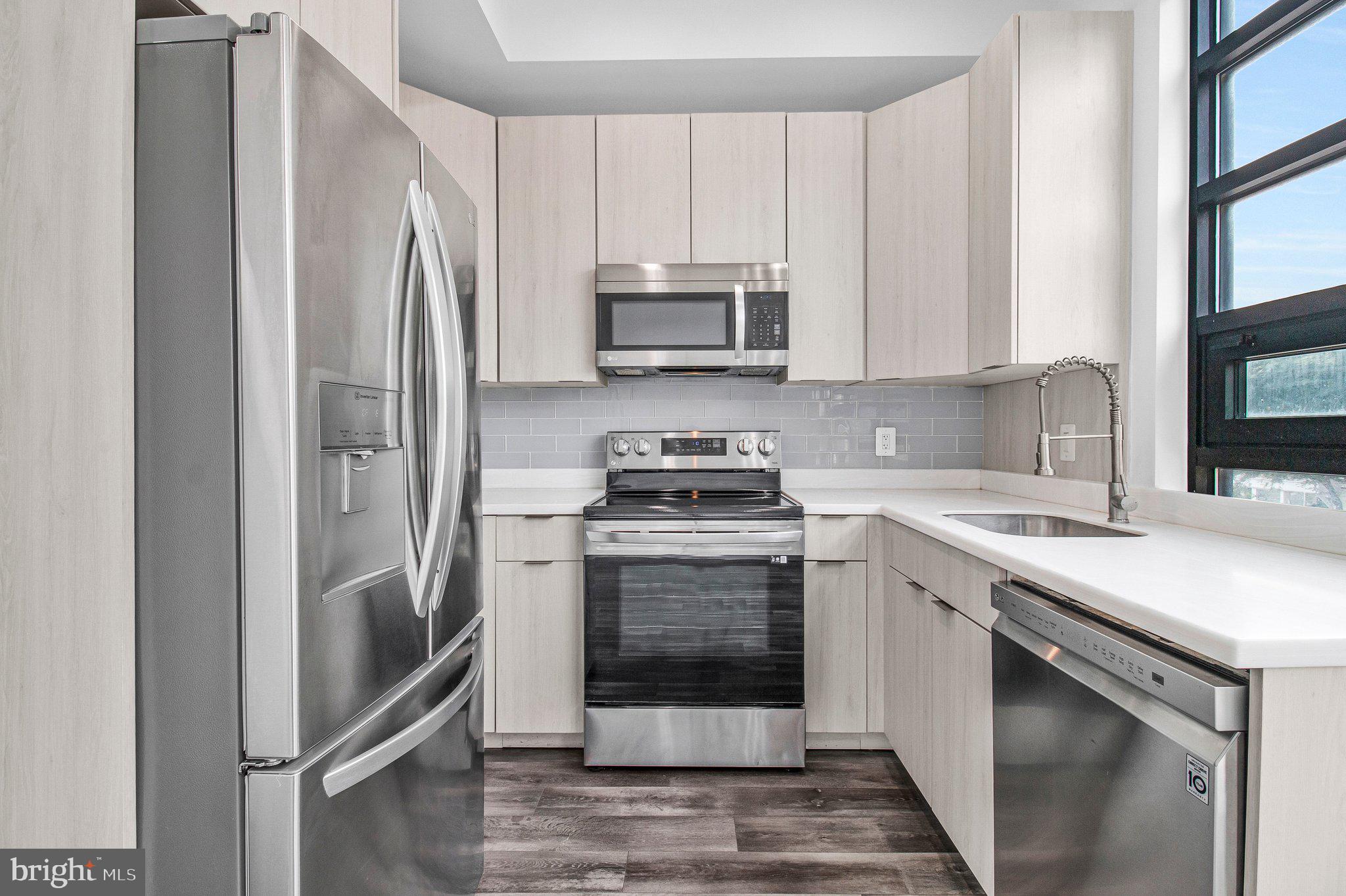 506 H STREET NE 202