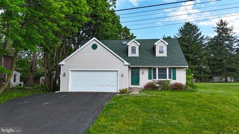 Photo of 920 Chestnut Street, ROYERSFORD, PA 19468 (MLS # PAMC2180478)