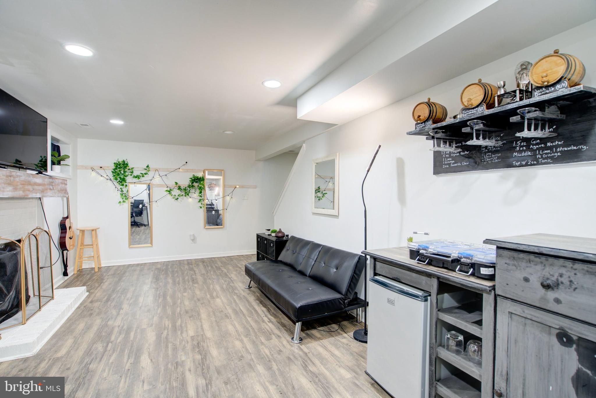 KING CHARLES COMMONS - Residential