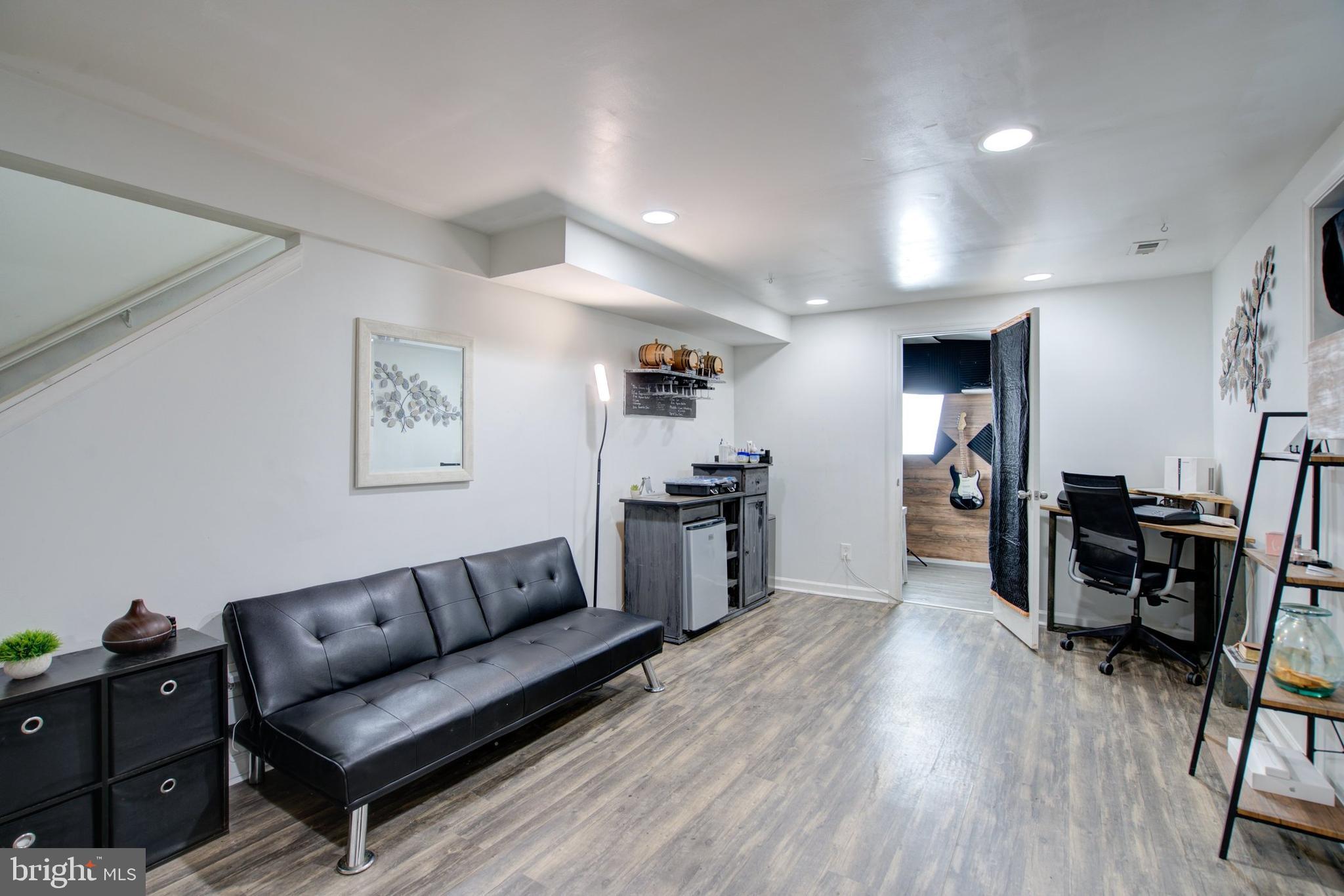 KING CHARLES COMMONS - Residential