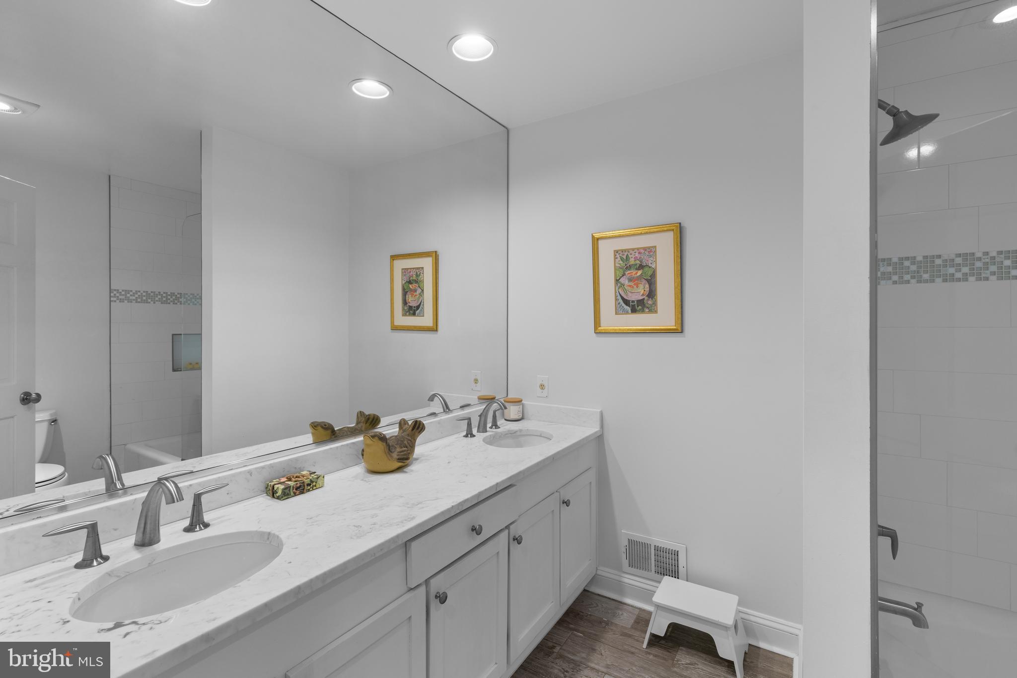 EATONS LANDING - Residential