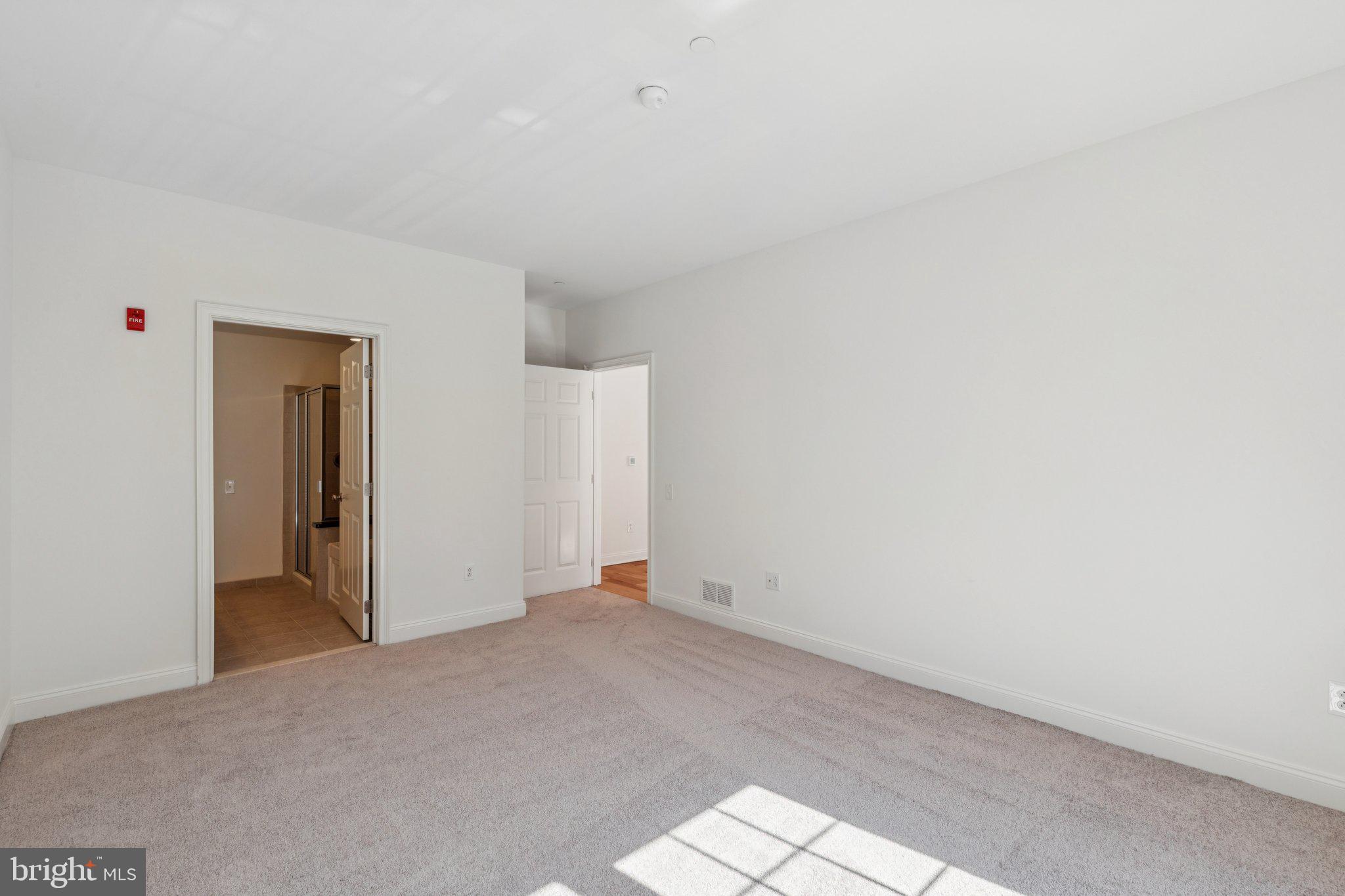 NAVAL SQUARE - Residential