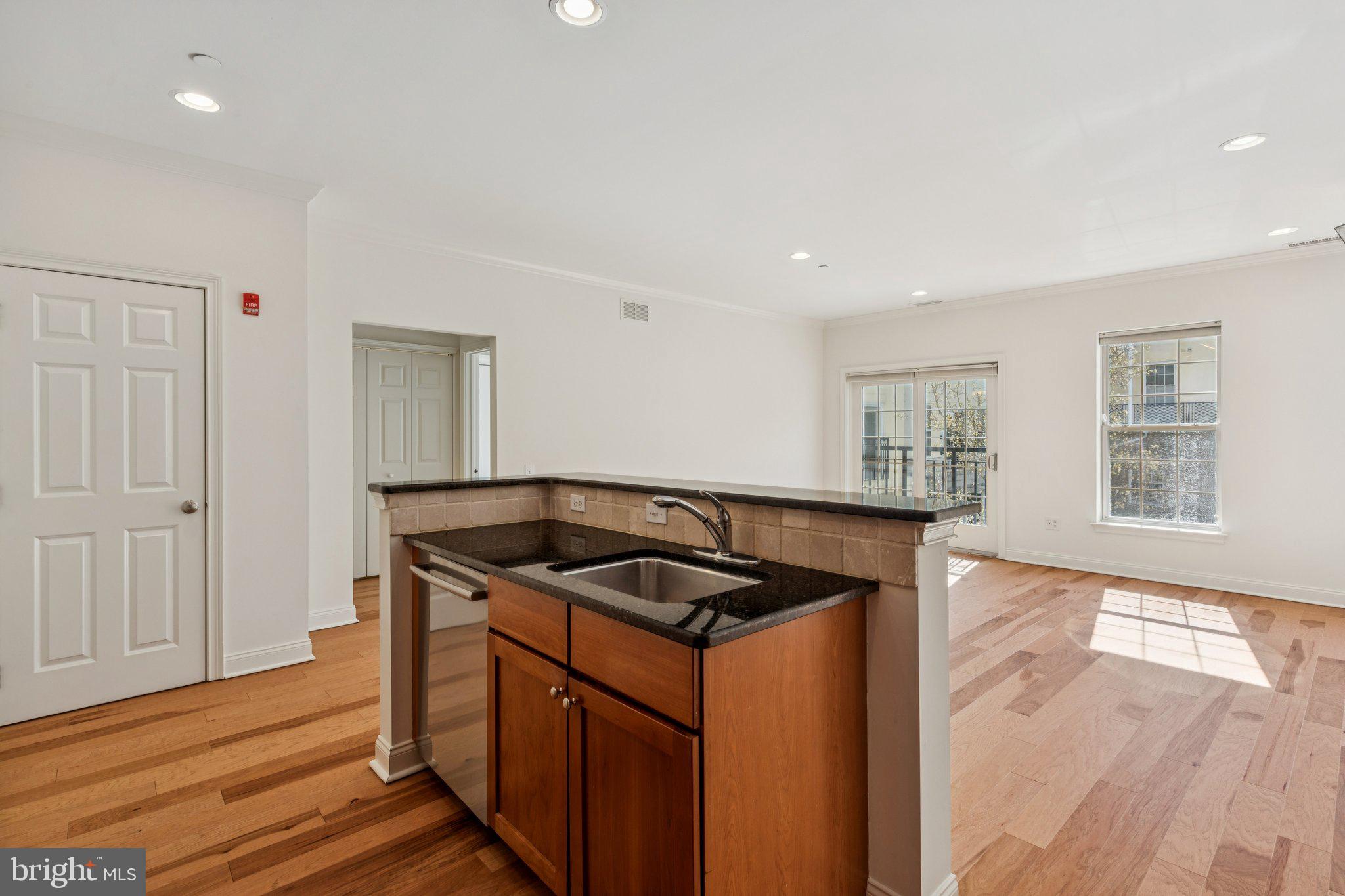 NAVAL SQUARE - Residential