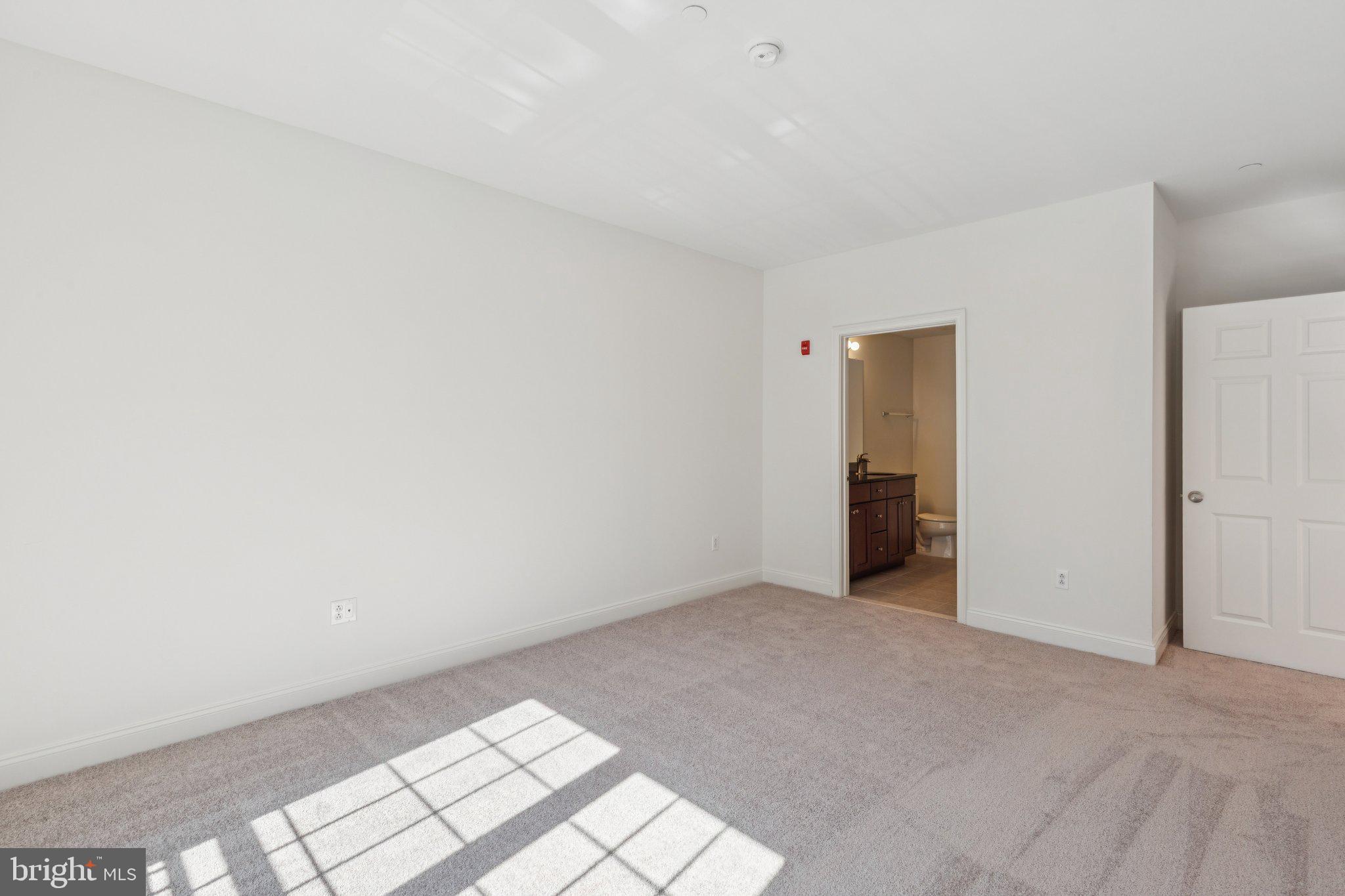 NAVAL SQUARE - Residential