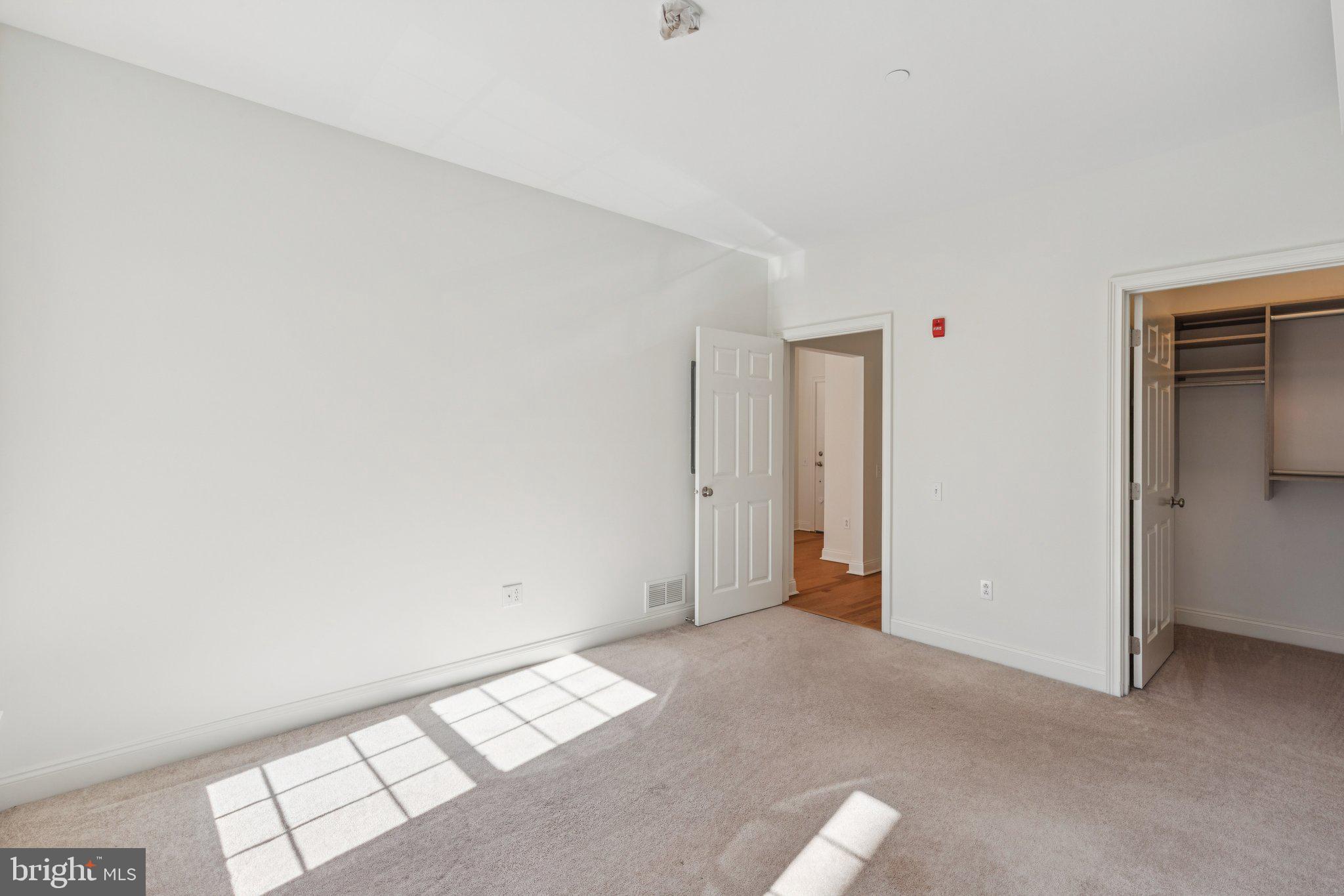 NAVAL SQUARE - Residential