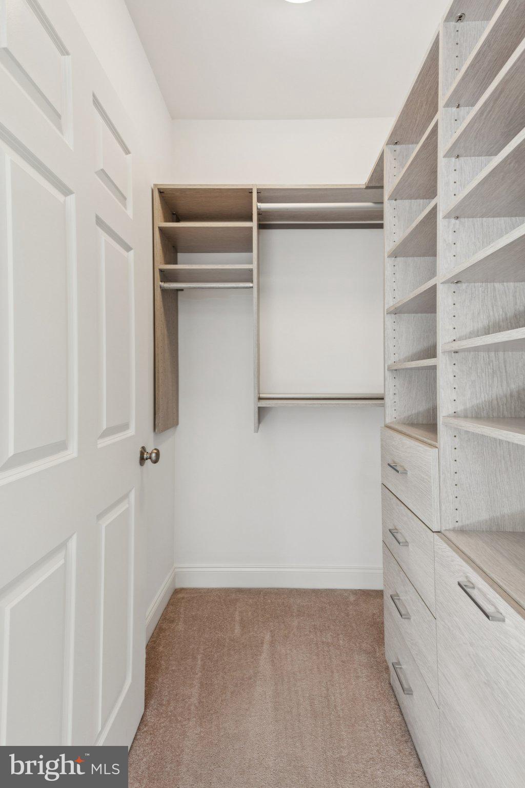 NAVAL SQUARE - Residential