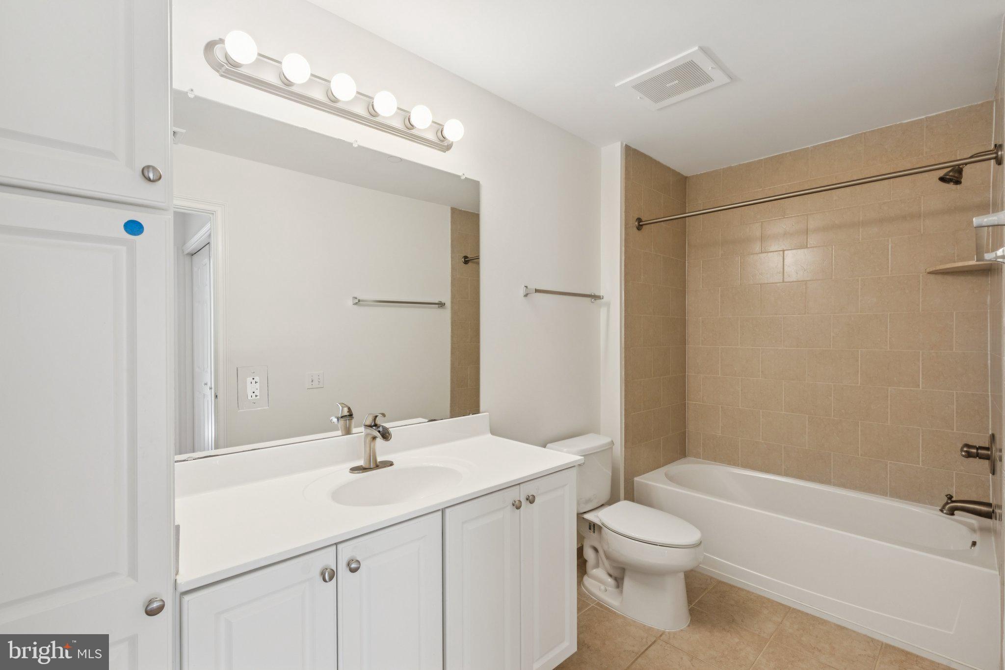 NAVAL SQUARE - Residential