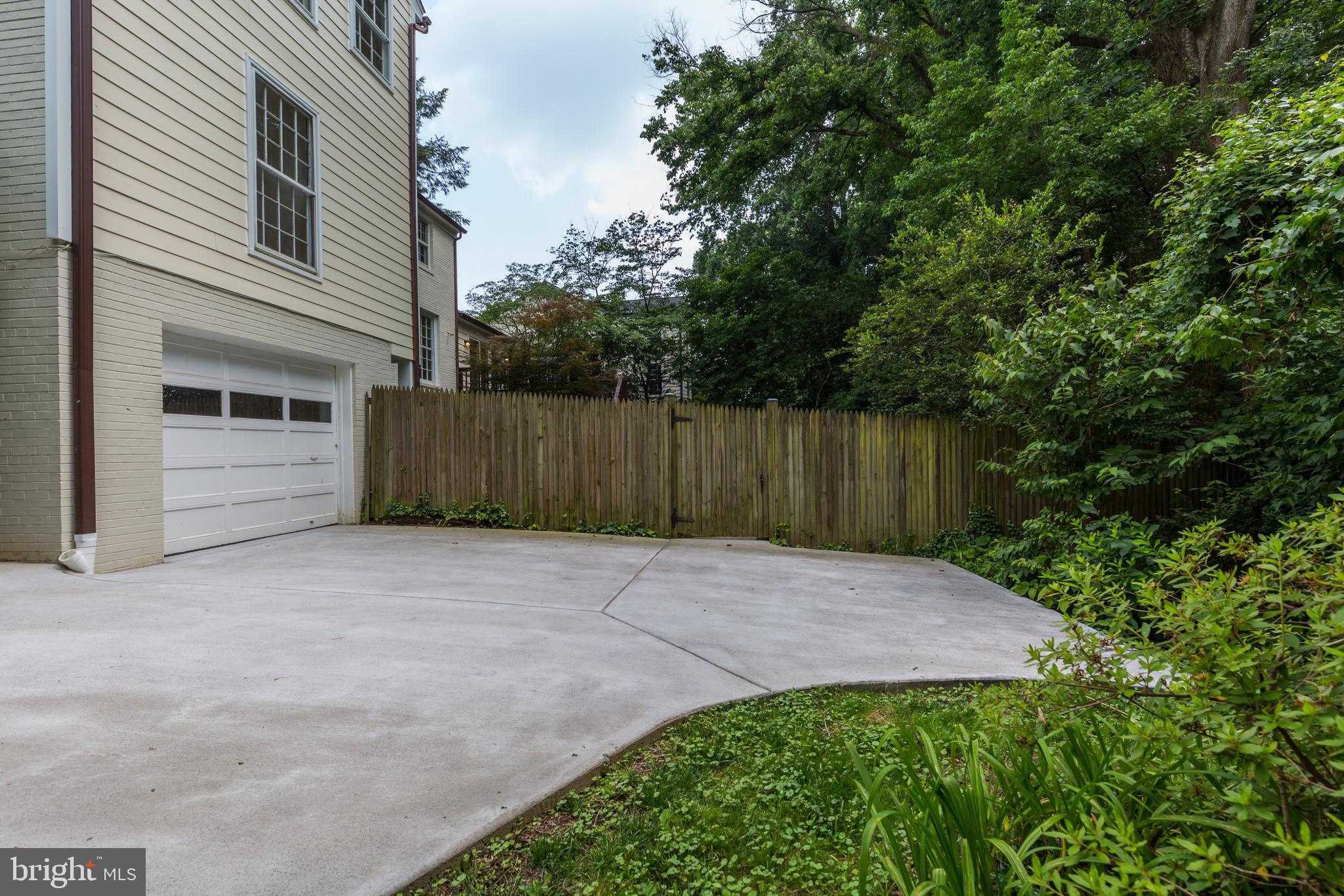 WESTMORELAND HILLS - Residential