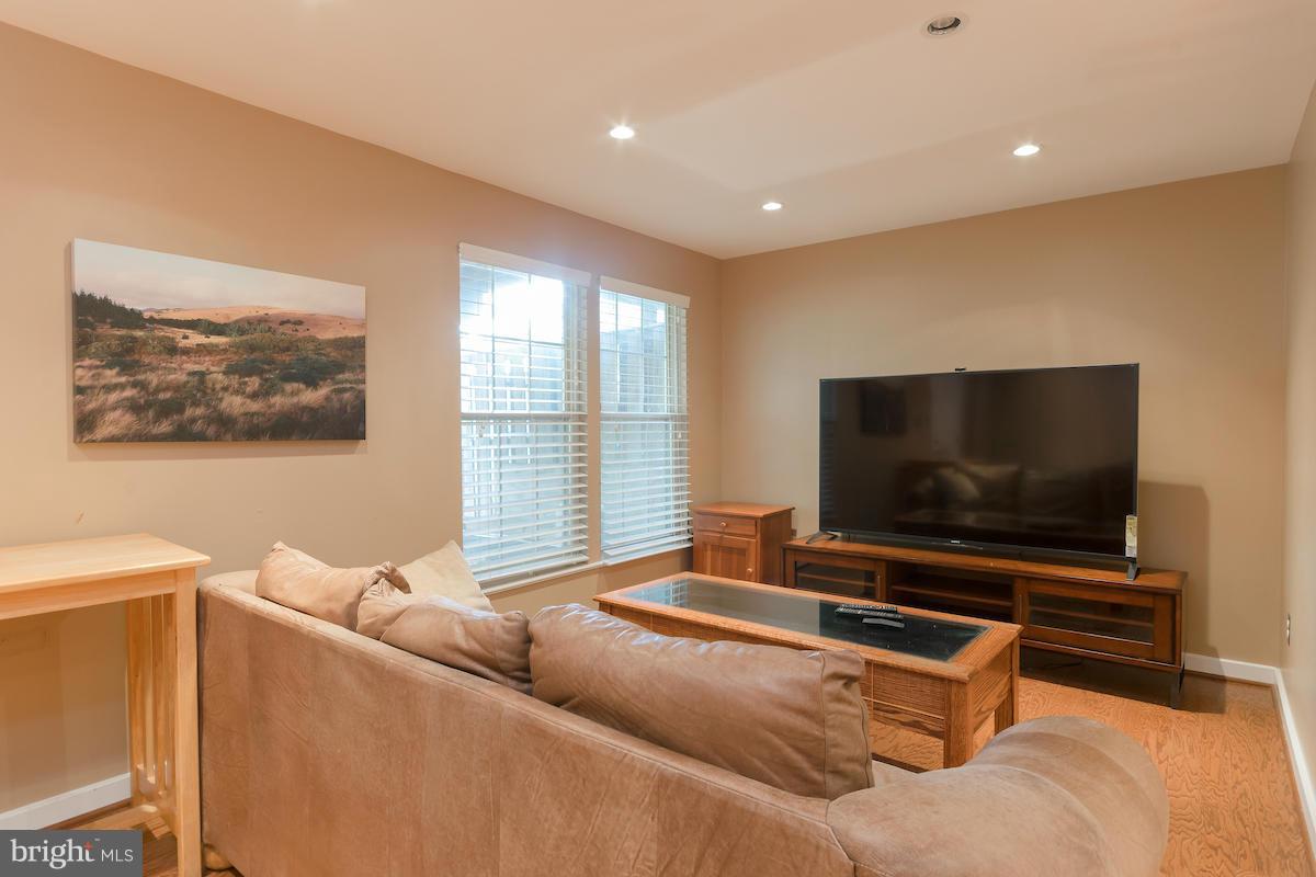 SOUTH POINTE - Residential