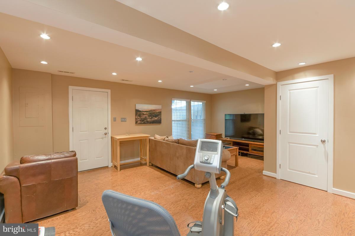 SOUTH POINTE - Residential