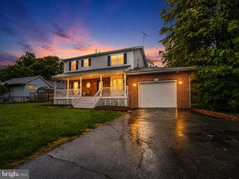 Photo of 7558 Park Lane, ANNANDALE, VA 22003 (MLS # VAFX2310464)