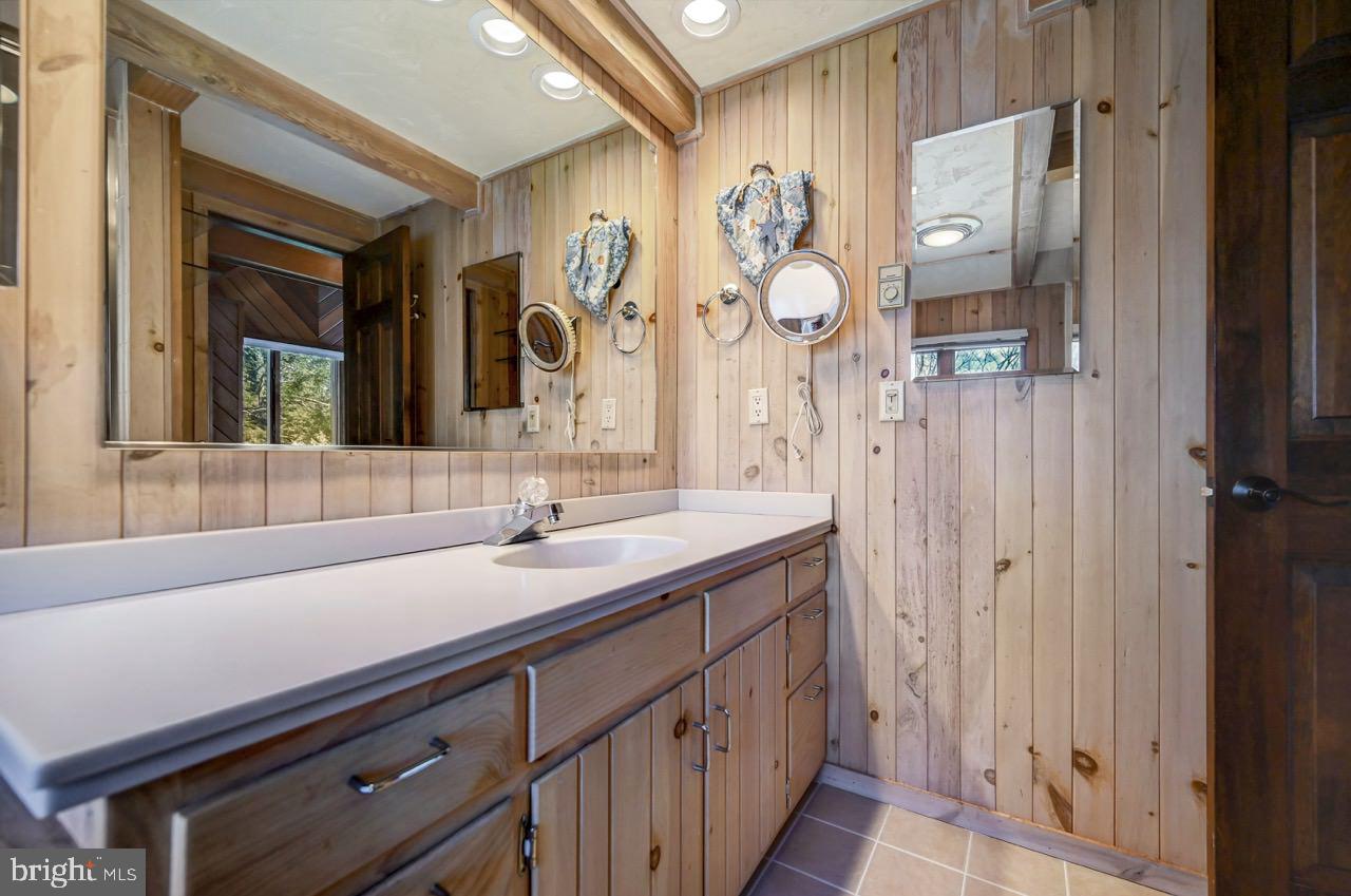 LAKE IN THE CLOUDS - Residential