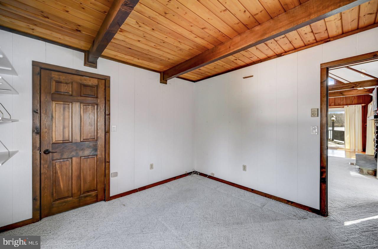 LAKE IN THE CLOUDS - Residential