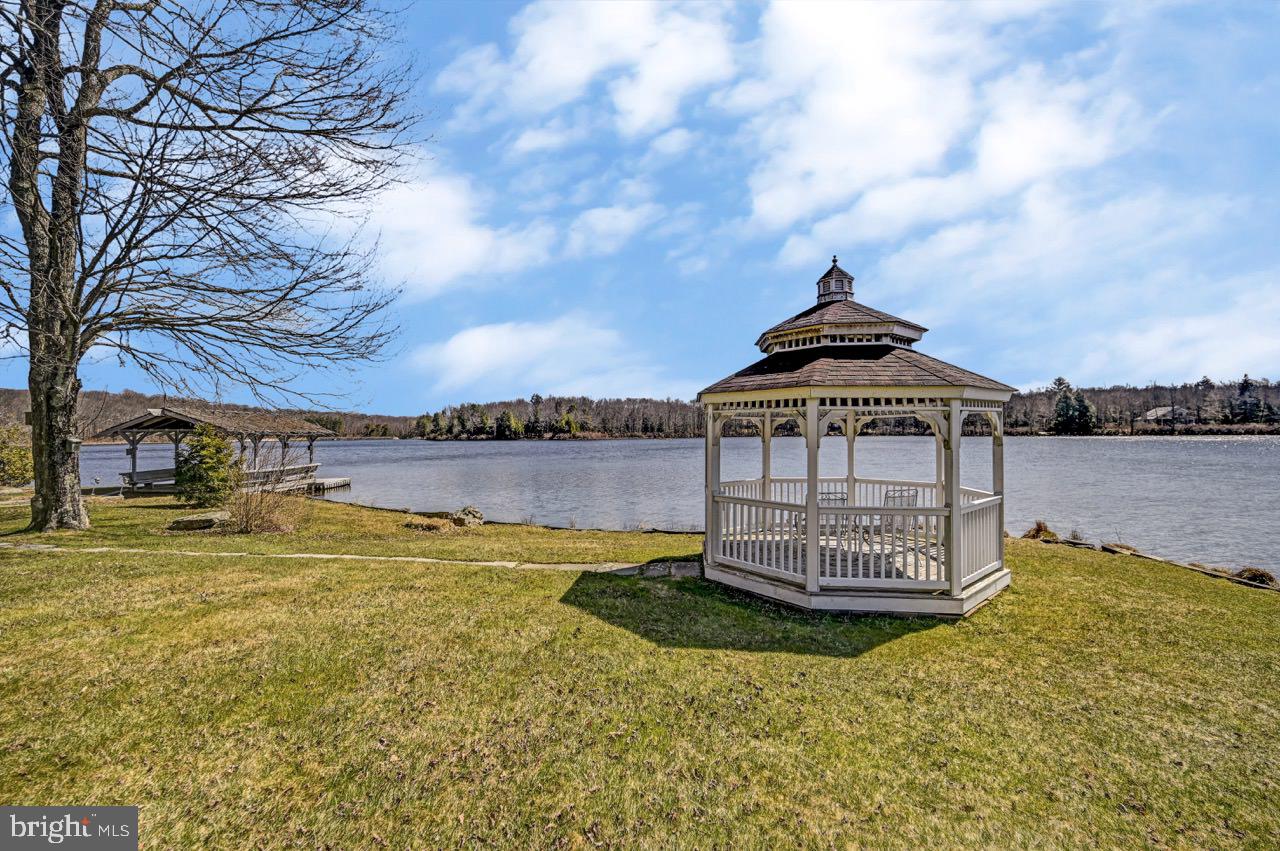 LAKE IN THE CLOUDS - Residential