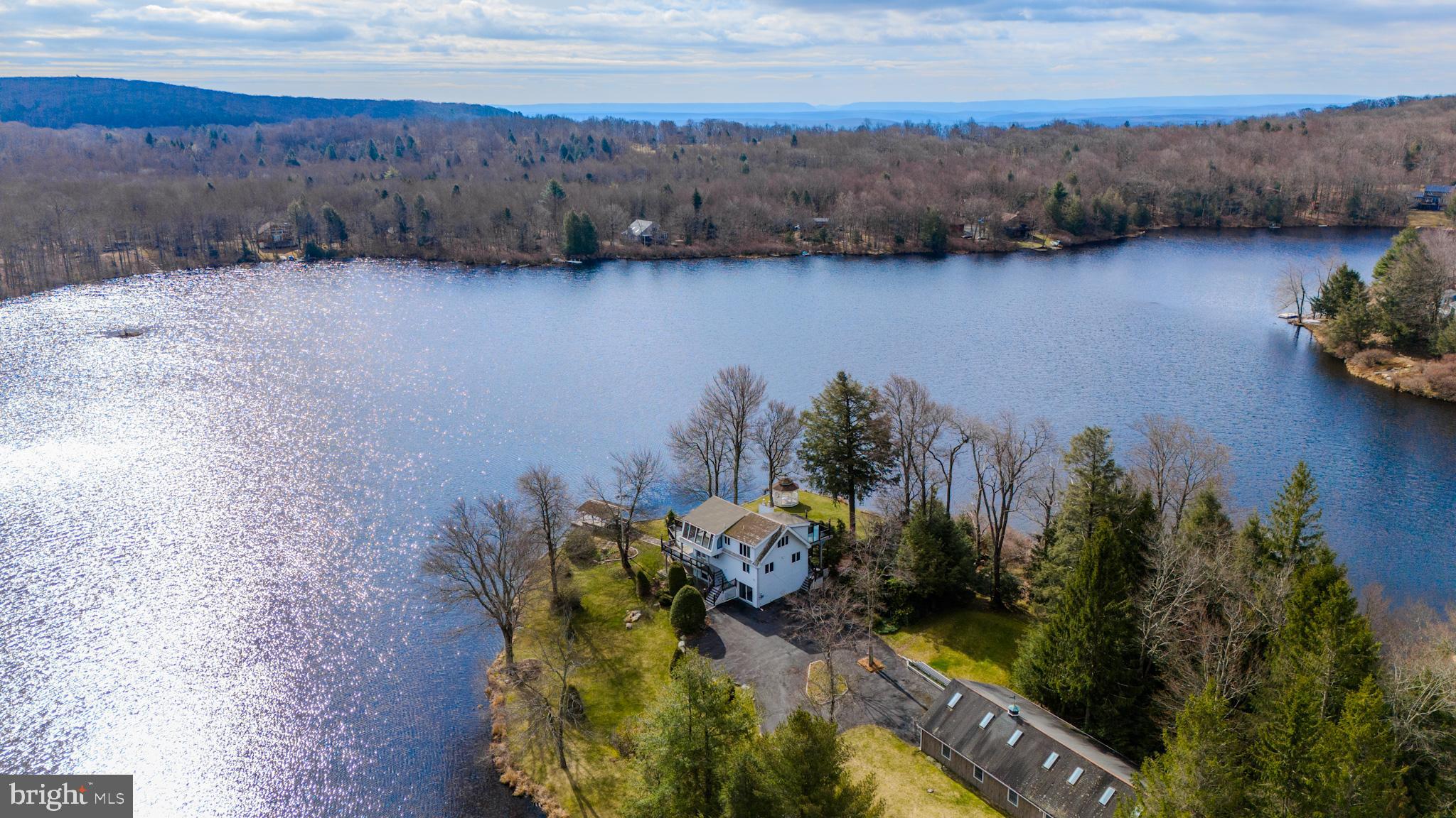 LAKE IN THE CLOUDS - Residential