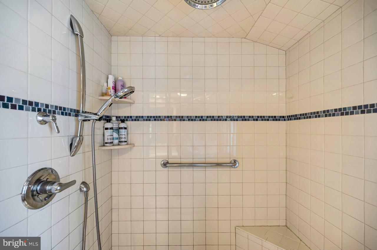 LAKE IN THE CLOUDS - Residential