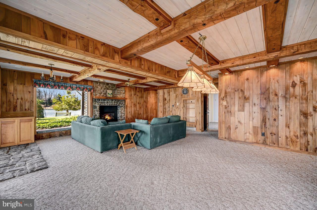 LAKE IN THE CLOUDS - Residential