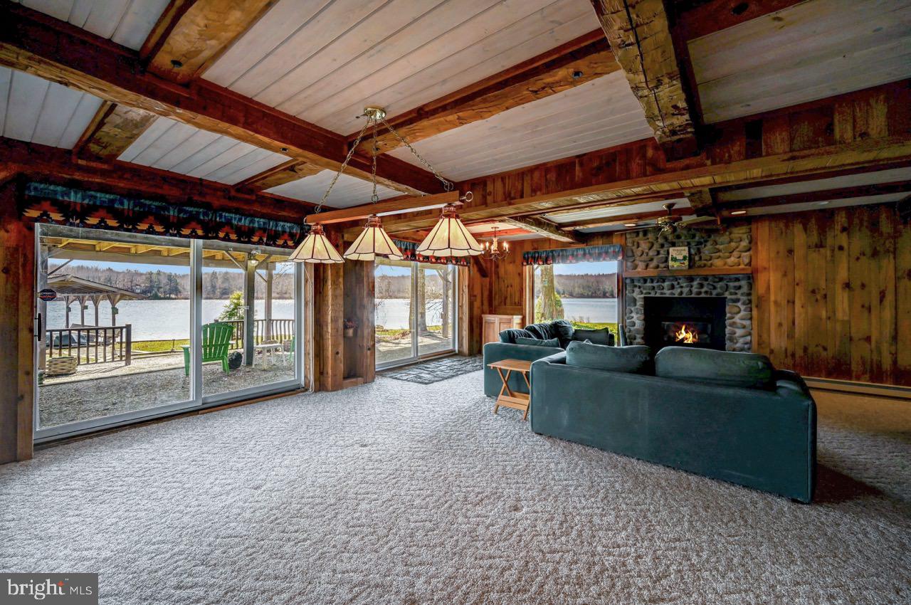 LAKE IN THE CLOUDS - Residential