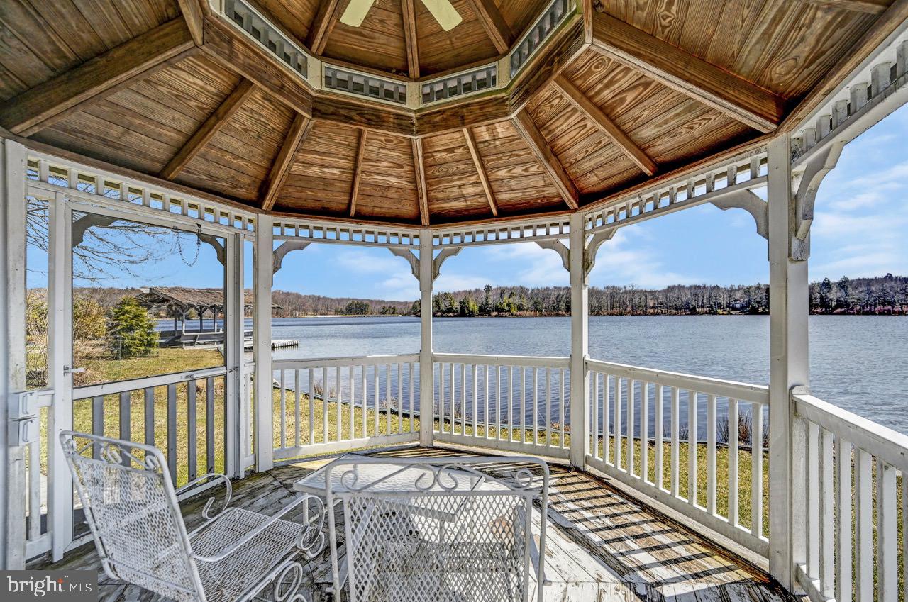 LAKE IN THE CLOUDS - Residential