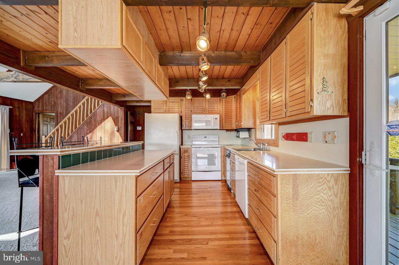 LAKE IN THE CLOUDS - Residential