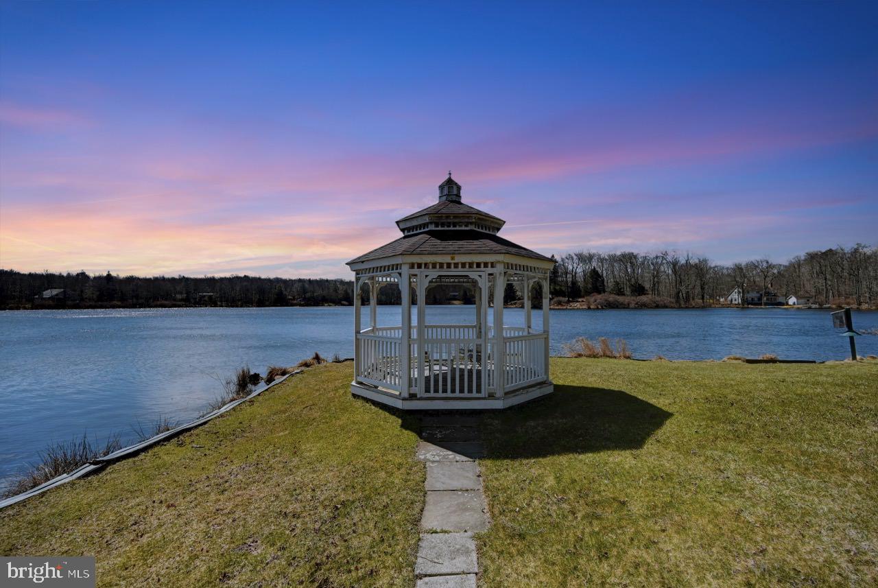 LAKE IN THE CLOUDS - Residential