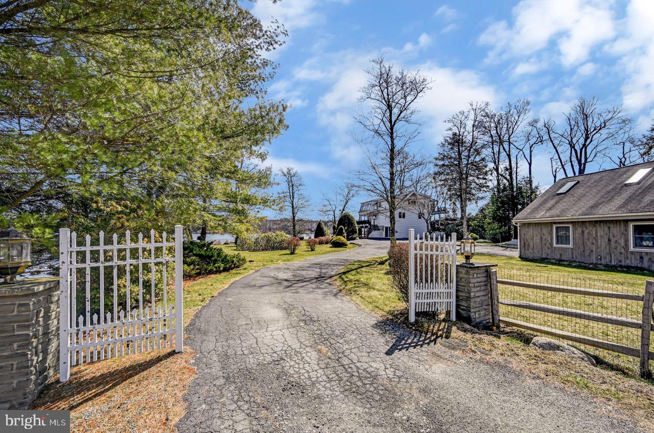 LAKE IN THE CLOUDS - Residential