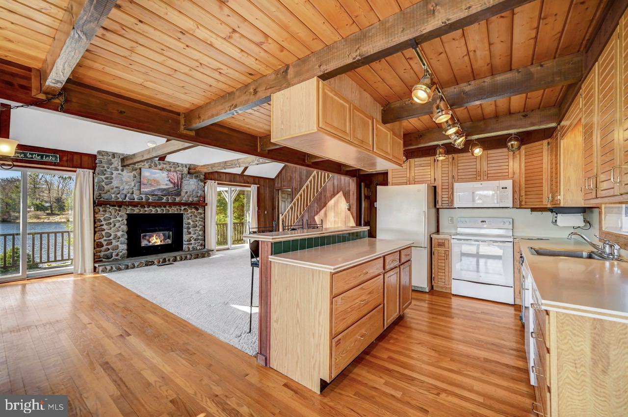 LAKE IN THE CLOUDS - Residential